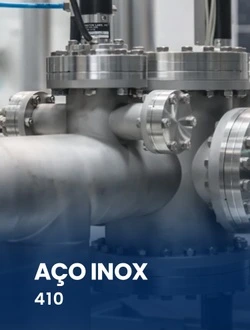 Equipamento industrial com tubulações e conexões de aço inox AISI 410.